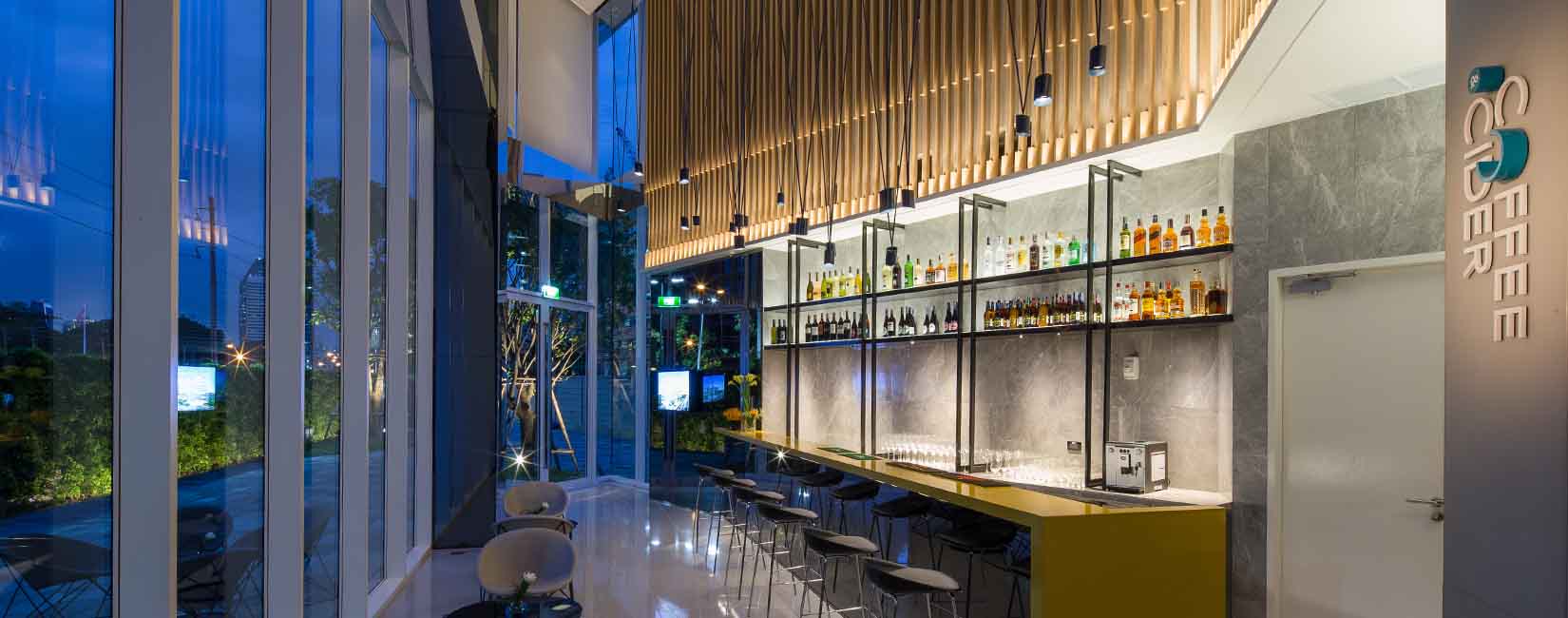 曼谷辉盛名致酒店公寓的舒适 Coffee & Cider 酒吧 