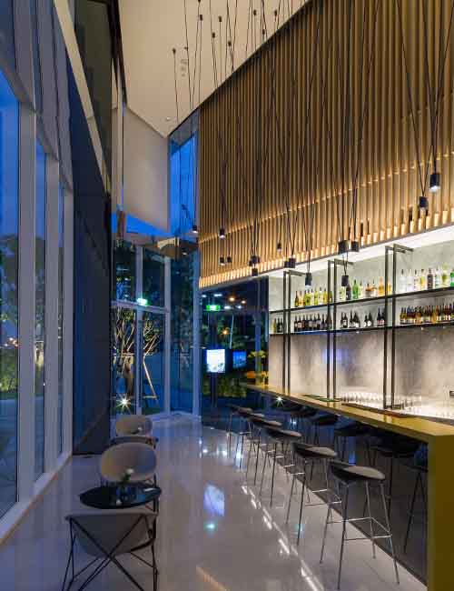 曼谷辉盛名致酒店公寓的舒适 Coffee & Cider 酒吧 