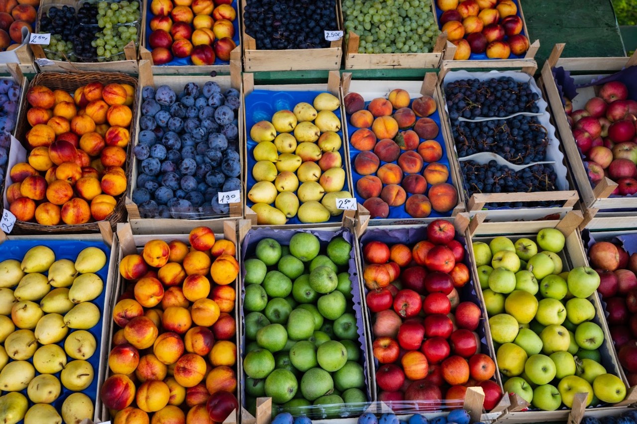 Image of different type of fruits for sale.